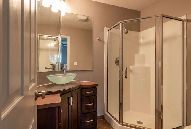 1751 N Washington Street-small-021-008-En Suite Bath-666x450-72dpi